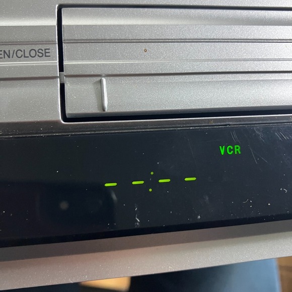 Zenith XBV443 DVD Player / Video Cassette Recorder VCR Combo No Remote TESTED - Picture 9 of 9